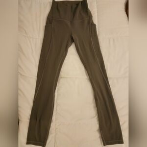Lululemon Aligns With Pockets Size 2